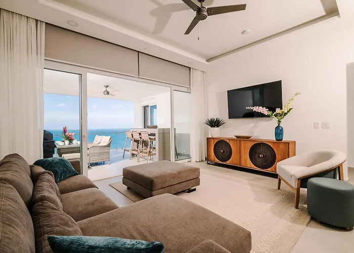 Amazing Ocean View Overlooking Bay *